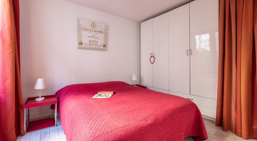 Photo of The Red Right Hand