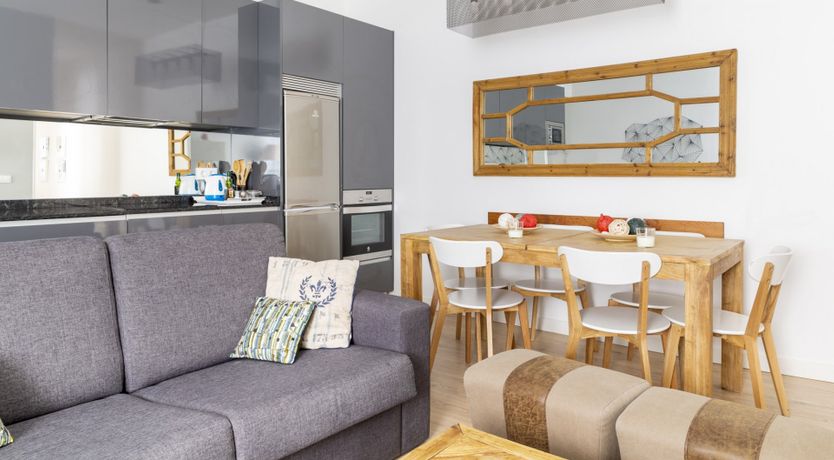 Photo of Beehive Mirror