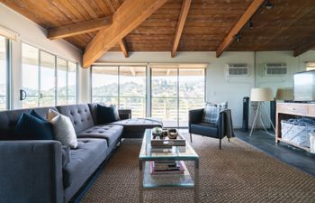 Sunset Century Holiday Home