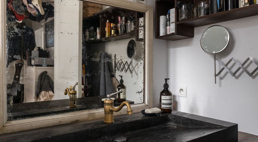 Photo of The Guitarist