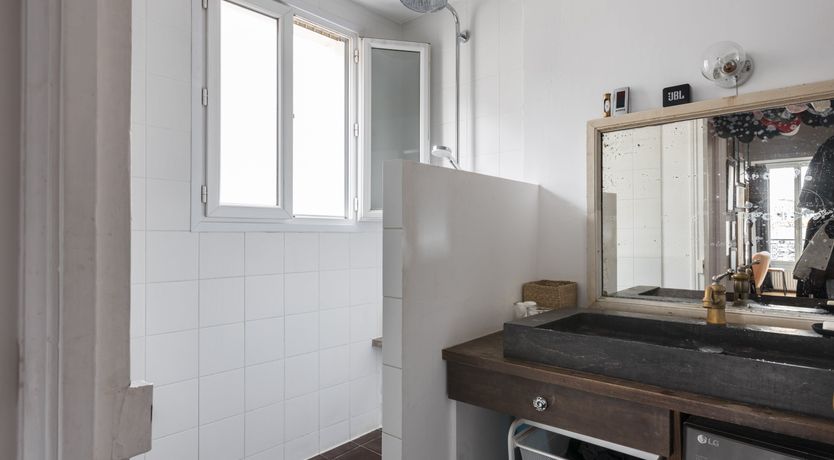 Photo of The Guitarist