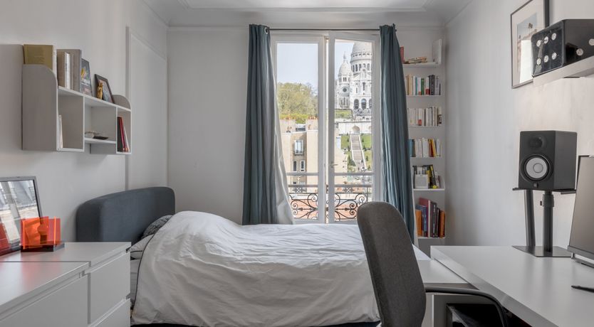 Photo of The Guitarist