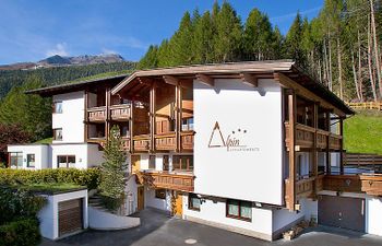 Alpin Apartment 4 Holiday Home