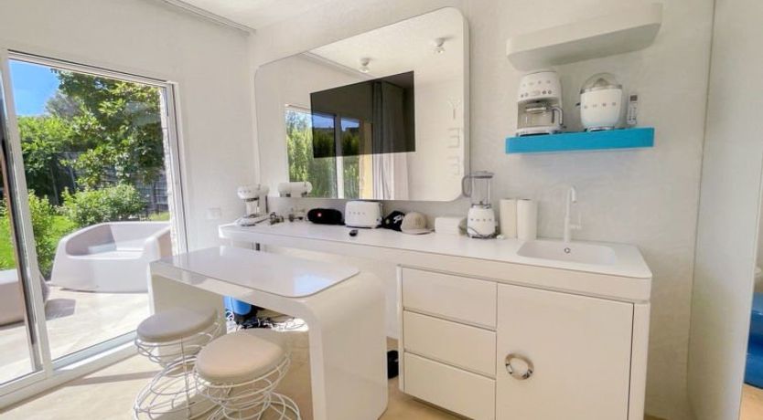 Photo of House Boat Small Holiday Home 2