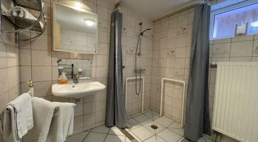 Photo of Résidence jaune et rose