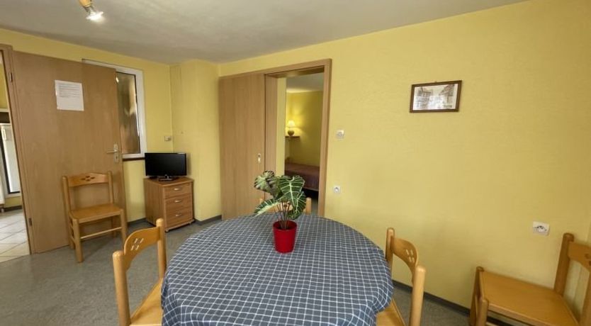 Photo of Résidence jaune et rose