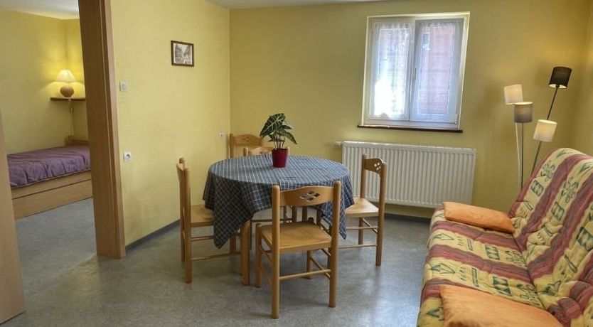 Photo of Résidence jaune et rose