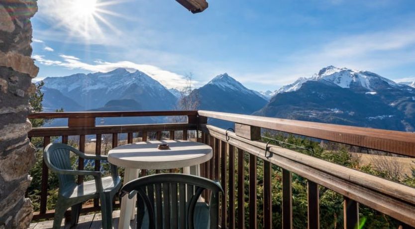 Photo of Grand Sarriod Apartment 3