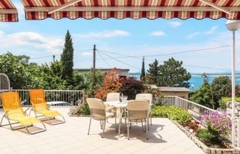 Manestar (CKV221) Apartment 2 Holiday Home