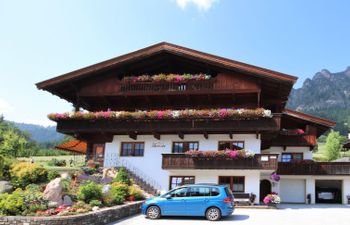 Elisabeth Apartment 2 Holiday Home