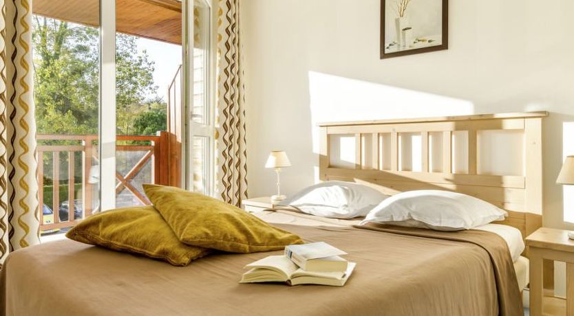 Photo of Les Roches Douvres 24