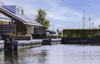 Busch en Dam Holiday Home