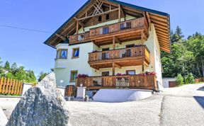 Photo of Lueg ins Land