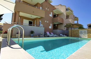 Mlasina Apartment 5 Holiday Home