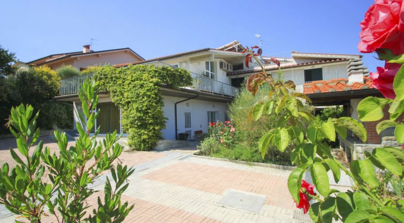 Photo of La Rosa Villa 3