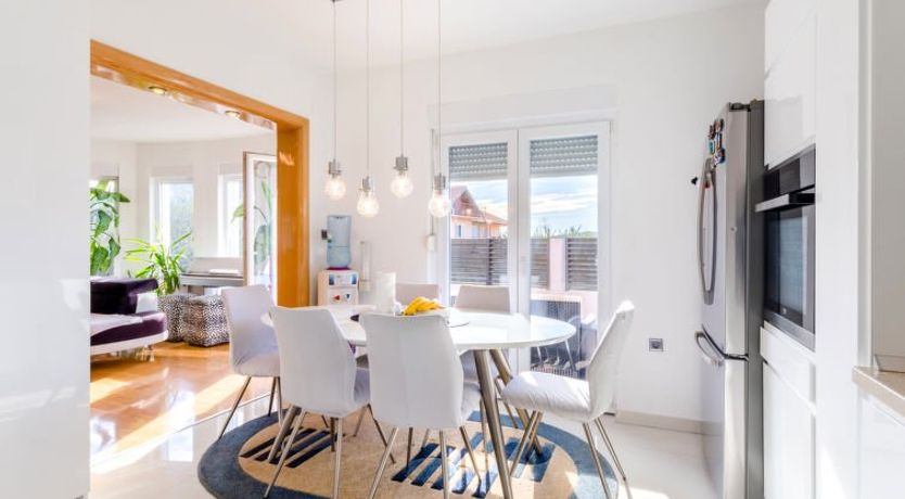 Photo of Queen Ahn with heated pool