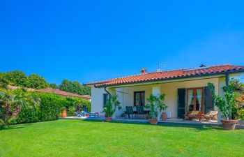 Marinella Holiday Home