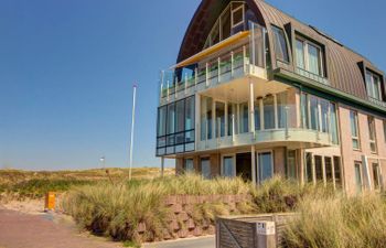 De Zeeparel Holiday Home