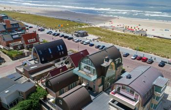 De Zeeparel Holiday Home