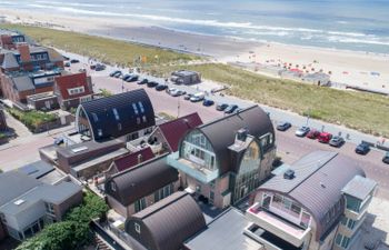 De Zeeparel Holiday Home