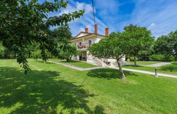Macini Apartment 3 Holiday Home