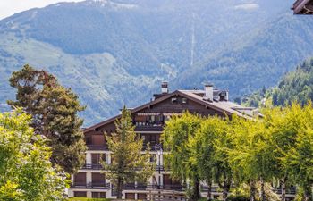 Cerisiers Hrez Apartment 5 Holiday Home
