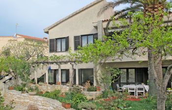 Maslina Holiday Home