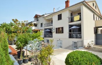 Alba Apartment 4 Holiday Home