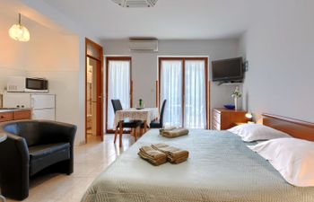 Alba Apartment 3 Holiday Home