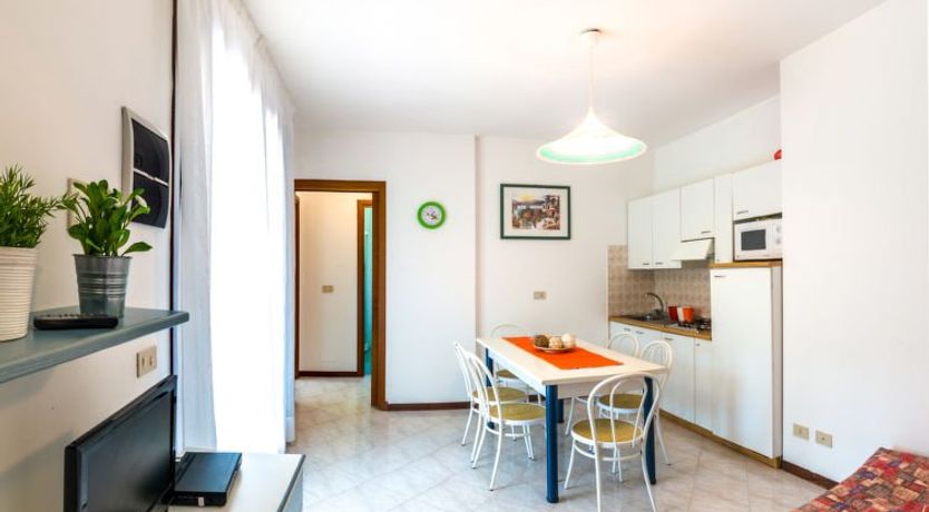 Photo of Super Dinky (BIB287)