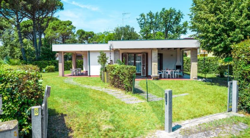 Photo of Super Dinky (BIB287)