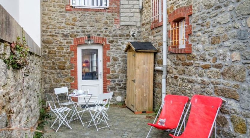 Photo of Petit Acacia