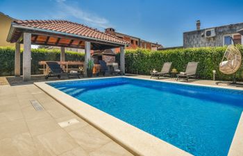 Jolumar Holiday Home