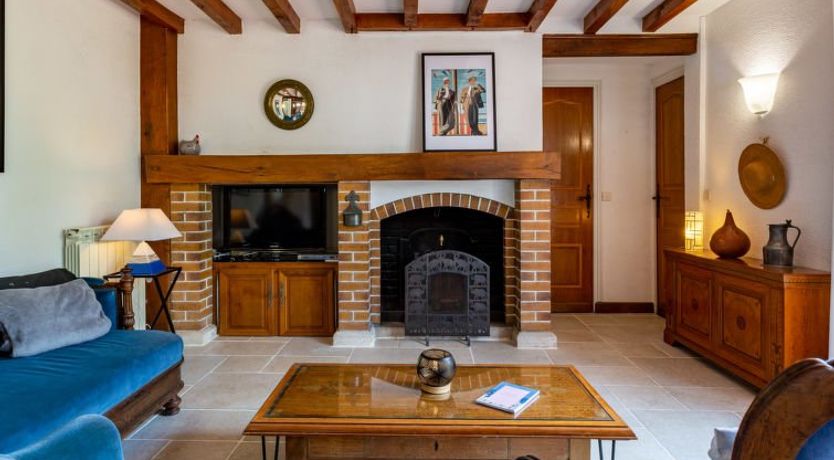 Photo of Petit Champ