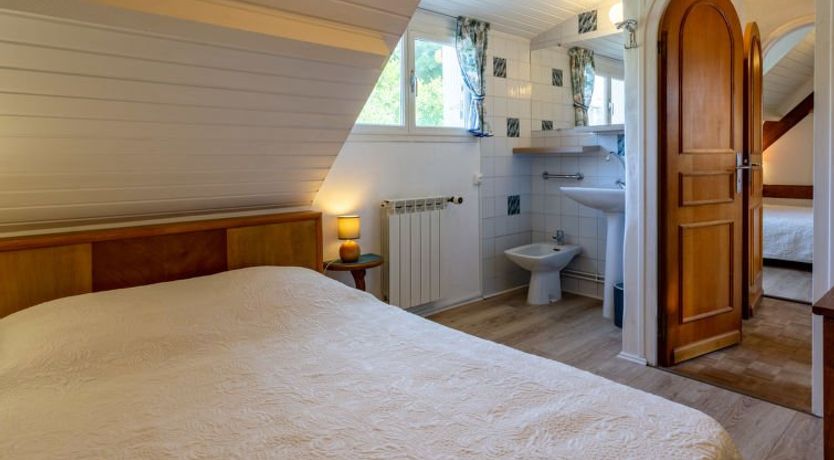 Photo of Petit Champ