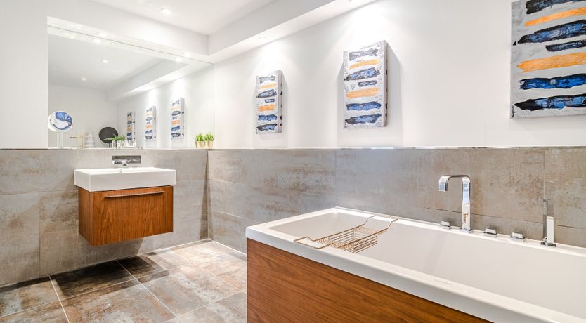 Photo of Bull Inn a China Shop