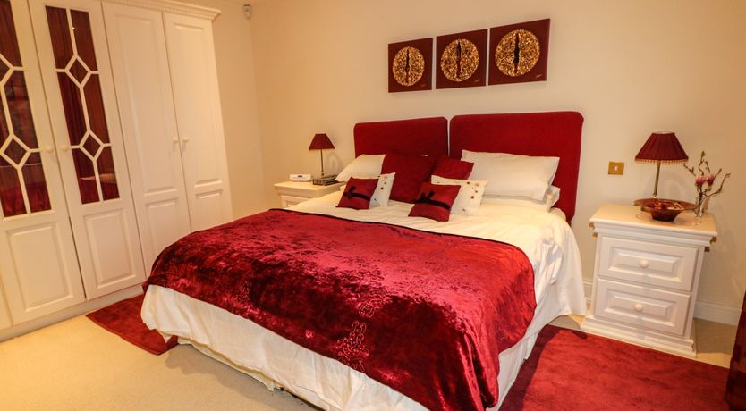 Photo of Inḃear Scéine.