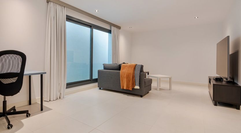 Photo of Free Fallin'