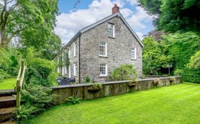 Photo of 2 Bed in Llandysul