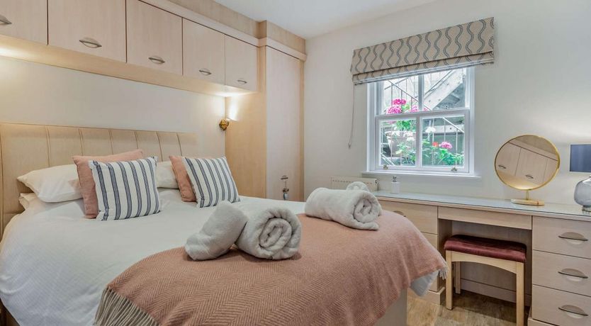 Photo of 2 Bed in Tenby