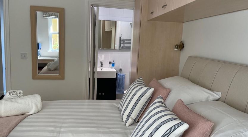 Photo of 2 Bed in Tenby