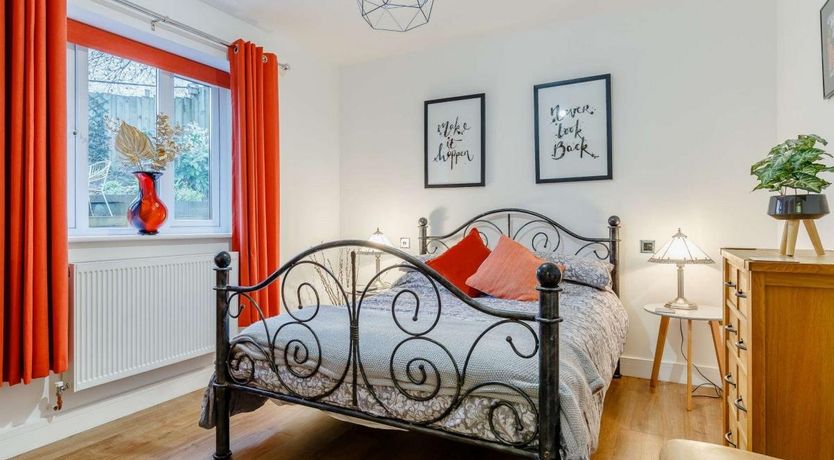 Photo of 2 Bed in Lanner