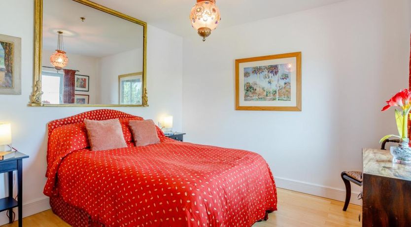 Photo of 2 Bed in Glastonbury