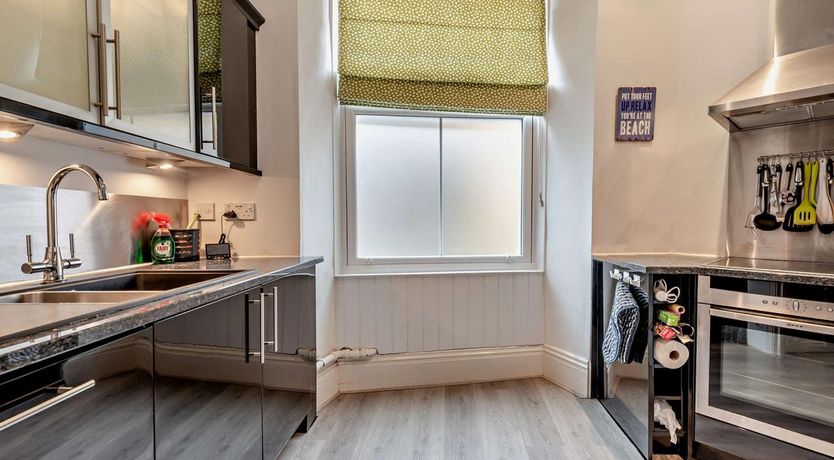 Photo of 2 Bed in Tenby