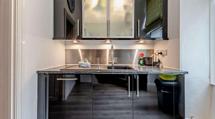 Photo of 2 Bed in Tenby