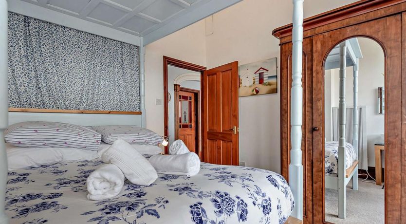 Photo of 2 Bed in Tenby