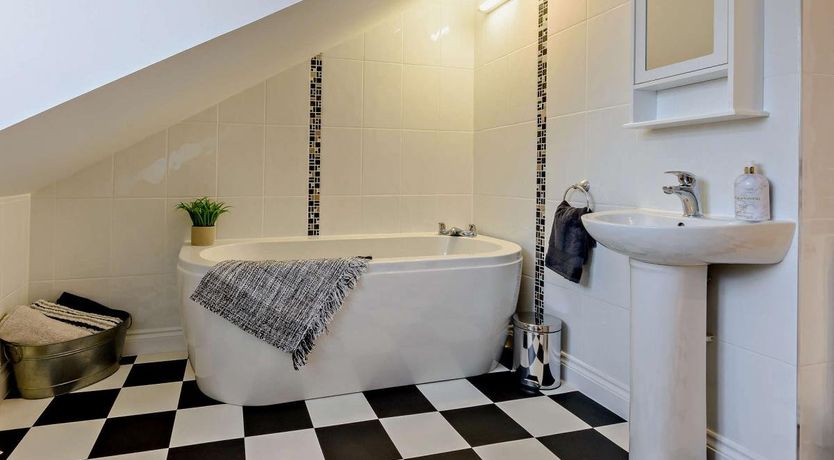 Photo of 3 Bed in Ventnor