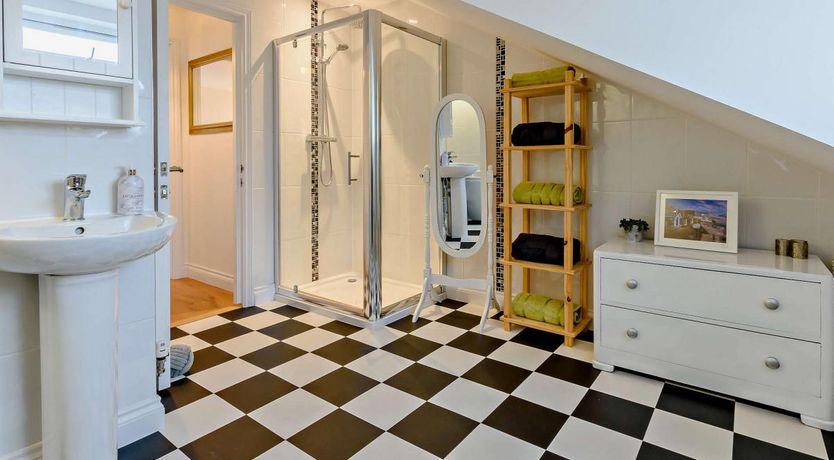 Photo of 3 Bed in Ventnor