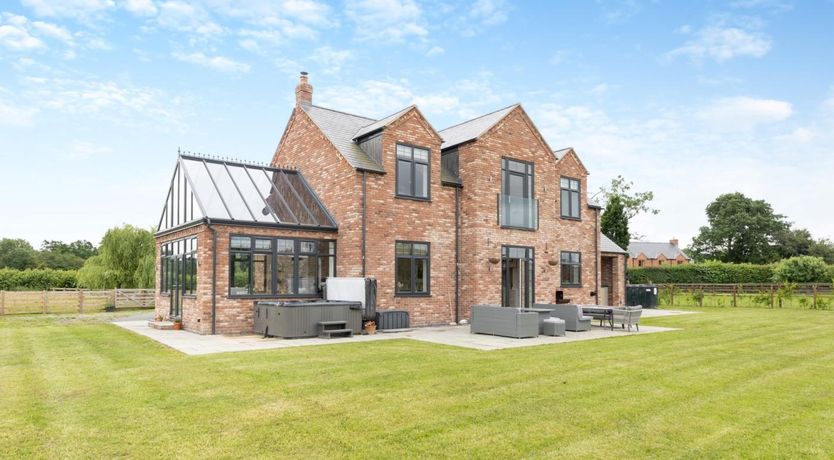 Photo of 5 Bed in Llanymynech