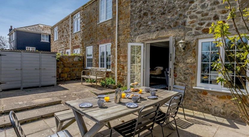 Photo of 4 Bed in Chideock